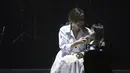 Gisella Anastasia dan Gempi duet di konser Dunia Lukas Graham. (Bambang E Ros/Fimela.com)