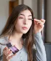 Kombinasi warna makeup yang harmonis mampu membantu menonjolkan keindahan mata kecil khas perempuan Asia. (Foto/dok: Pexels/Kampus Production)