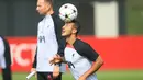 Gelandang Liverpool Thiago Alcantara mengambil bagian dalam sesi latihan di tempat latihan Liverpool di Liverpool, Inggris barat laut, Selasa (6/9/2022). Liverpool tandang ke markas Napoli pada laga perdana Liga Champions Grup A di Stadion Diego Armando Maradona, Kamis, 8 September 2022 dini hari WIB. (Photo by Lindsey Parnaby / AFP)