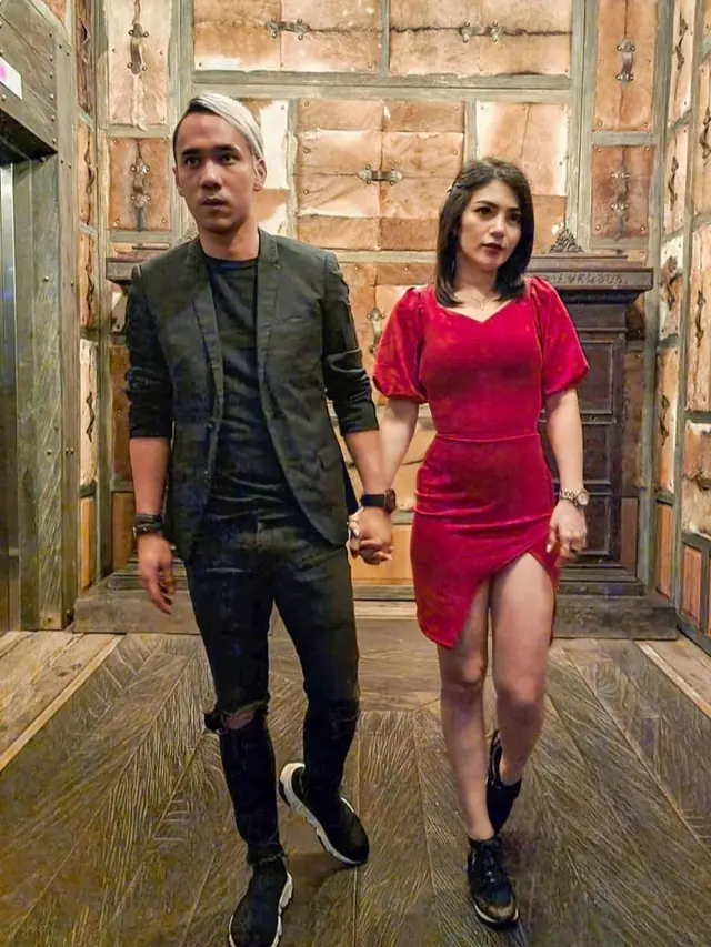 Lama Tak Terdengar Kabar, Ini 6 Potret Ikmal Tobing Drummer TRIAD Bareng Kekasih