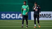 Alisson dan Ederson dalam sesi latihan timnas Brasil. (doc. CBF)