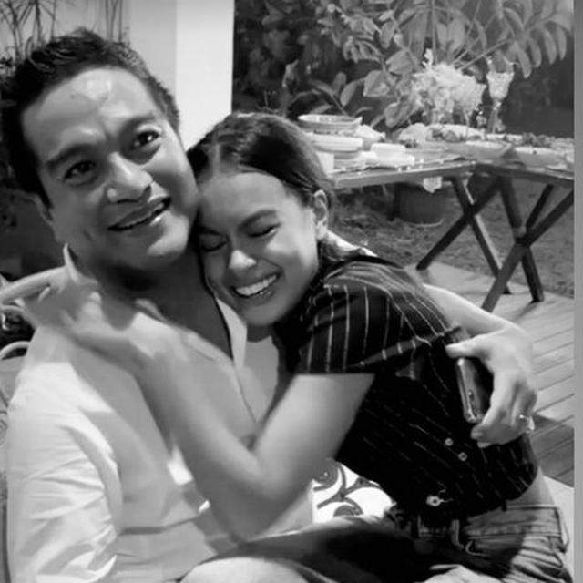 6 Momen Eva Celia Dilamar Kekasihnya di Hari Ulang Tahun, Menangis Bahagia