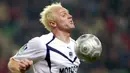 Lilian Laslandes. Striker asal Prancis ini telah memperkuat 4 tim Prancis, Auxerre, Bordeaux, Bastia dan Nice, mulai musim 1991/1992 hingga 2007/2008. Total telah bermain dalam 383 penampilan di semua ajang dengan mencetak 125 gol. (AFP/Valery Hache)