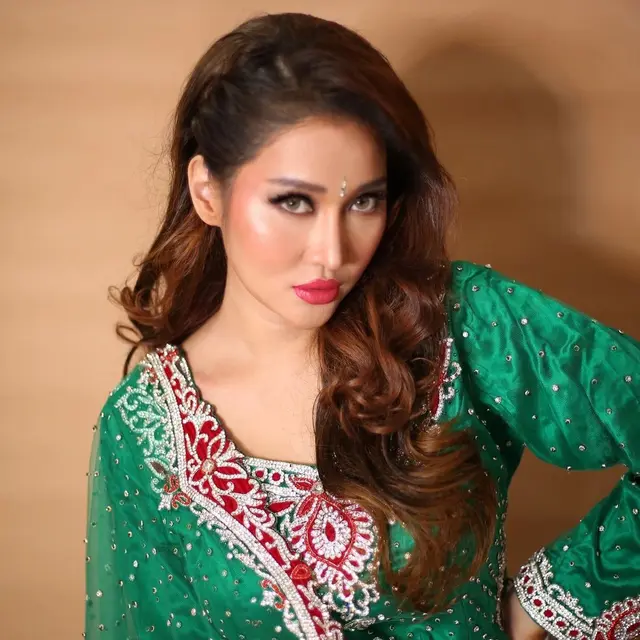 5 Potret Lucinta Luna Pakai Busana India, Sempat Dikira Ayu Ting Ting