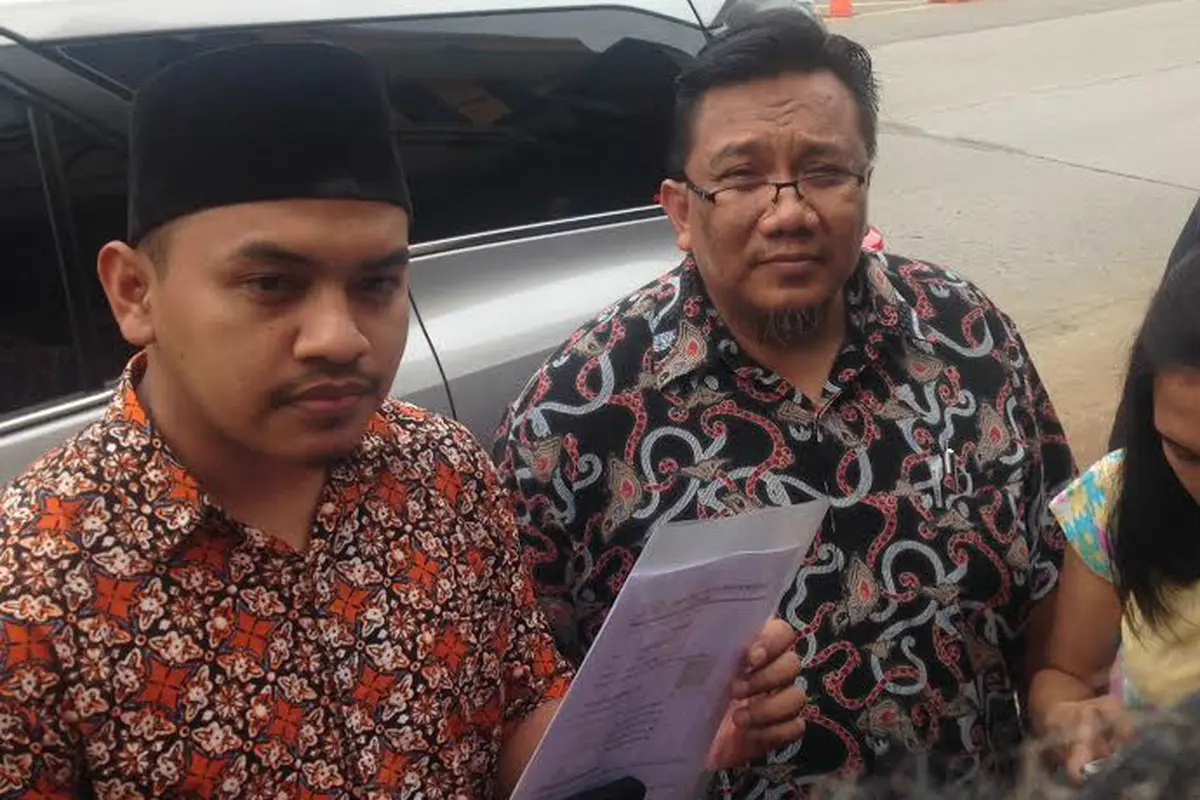 Pengacara Firza Husein mendatangi Mako Brimob Kelapa Dua