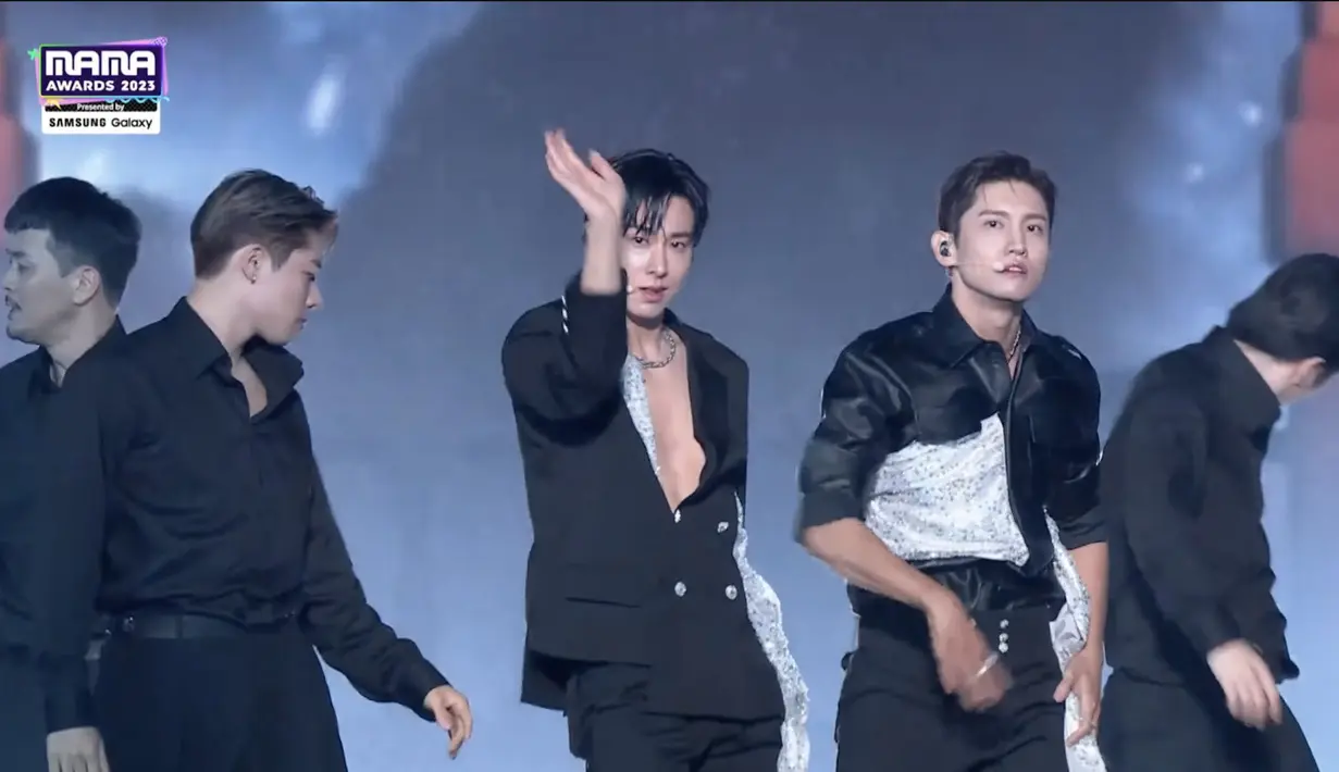 Dikutip dari situs Allkpop, "Down" adalah komposisi R&B lambat yang dibedakan dari riff gitarnya dan bass synth yang kuat. (Foto: Twitter/ tvxq.official)