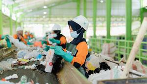 Proses pengolahan sampa di TPS 3R Balak Banyuwangi (Istimewa)