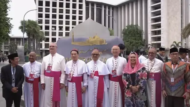 Yenny Wahid Bertemu Paus Fransiskus di Masjid Istiqlal. [@yennywahid]