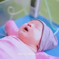 Punya Pipi yang Menggemaskan, Ini 6 Potret Lucu Anak Kedua Nella Kharisma. (Foto: youtube.com/Nella Kharisma Official)