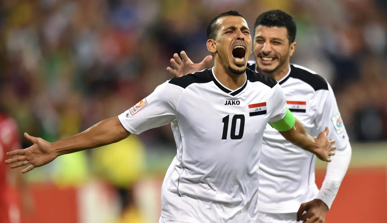 Younis Mahmoud masuk dalam nominasi Ballon d'Or pada tahun 2007. Ia sukses mengantarkan Irak menjadi pemenang Piala Asia 2007 sekaligus menjadi pencetak gol terbanyak dan pemain terbaik. Padahal, kondisi Irak saat itu sedang mengalami krisis akibat perang. (AFP/Peter Parks)