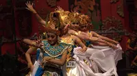 Pertunjukan tari tradisional Bali di Graha Bhakti Budaya, Taman Ismail Marzuki, Jumat-Sabtu (2-3 Maret 2019). (dok. Instagram @blitudik/https://www.instagram.com/p/BuoK7ioBiwZ/Esther Novita Inochi)