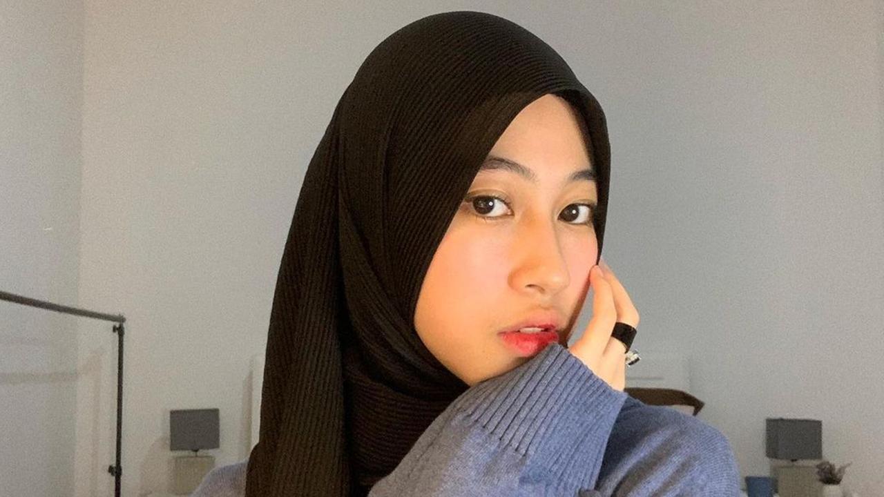 Selalu Jadi Pilihan, Ini Pesona Adiba Khanza Kenakan Hijab Warna Hitam