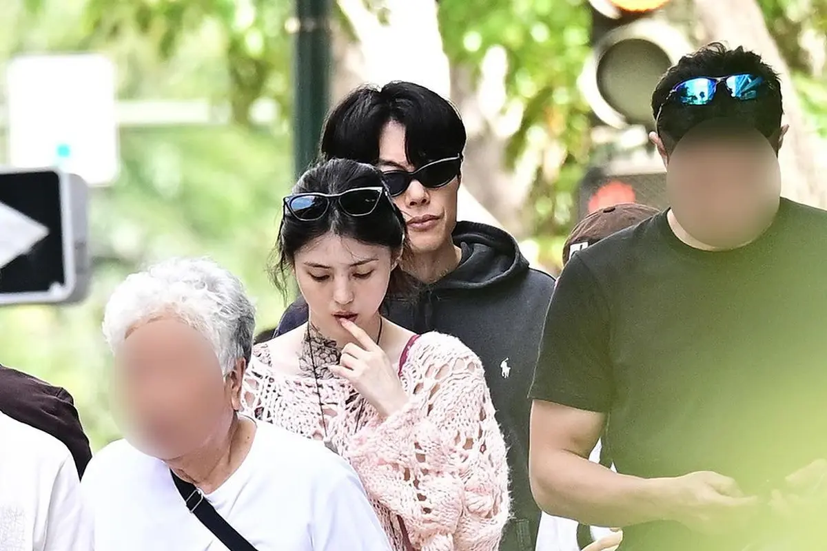Dispatch menangkap kegiatan Han So Hee dan Ryu Jun Yeol di Hawaii. [Foto: Instagram/koreadispatch]