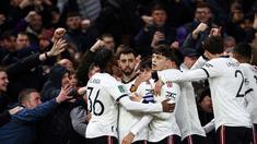 Hasil meyakinkan didapatkan Manchester United setelah menghajar Nottingham Forest dengan skor 3-0 pada semifinal leg pertama Carabao Cup 2022/2023 di The City Ground, Kamis (26/1/2023). (AFP/Darren Staples)