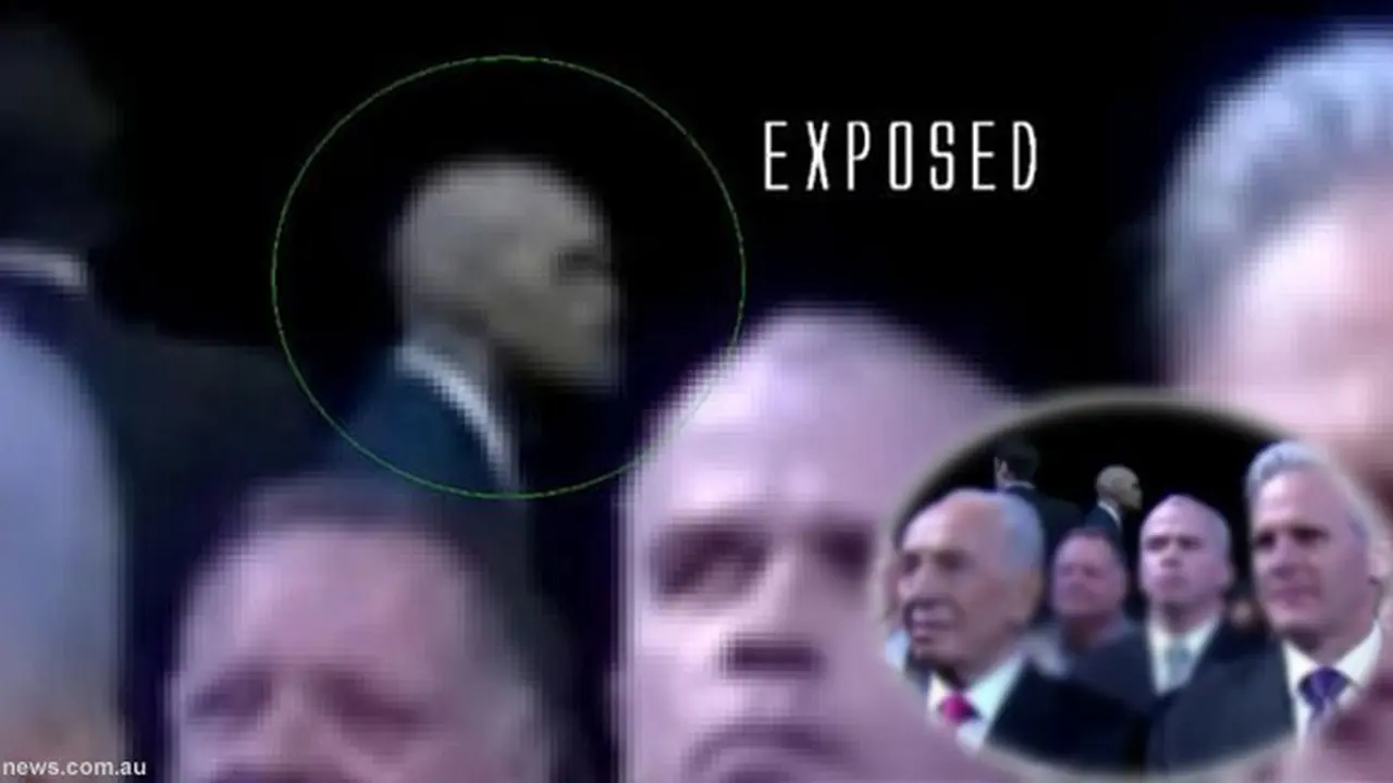 alien-bodyguard130329b.jpg