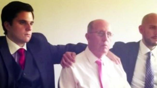 Robert De Jesus Escobar Gaviria (tengah), Olof K. Gustafsson (kiri) dan Daniel D. Reitberg (kanan). (Sumber Escobar Inc.)