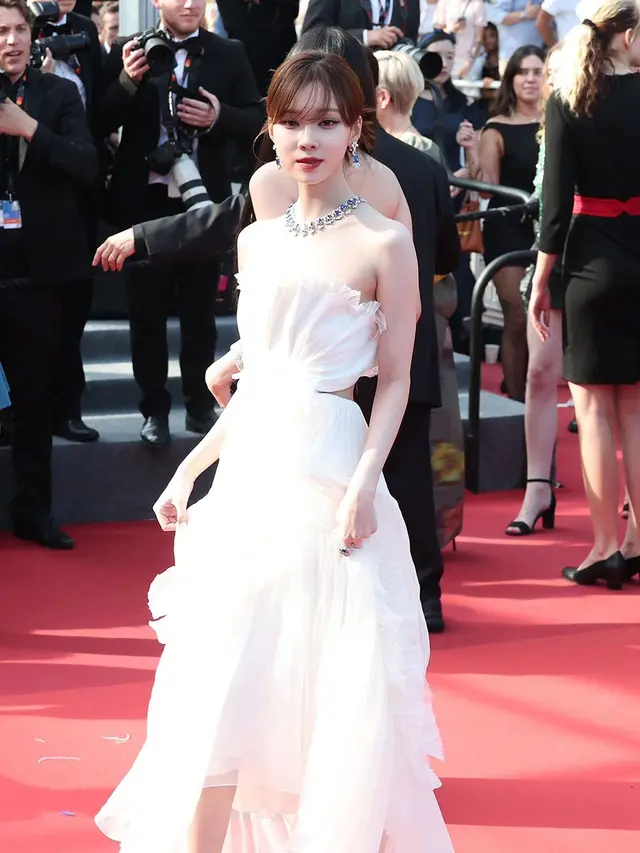 10 Potret aespa Debut di Cannes Film Festival, Tampil bak Princess dengan Long Dress