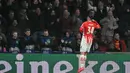 Di menit ke-45, PSV Eindhoven kembali berhasil menyamakan kedudukan lewat gol spektakuler Ismael Saibari ke pojok kanan atas gawang Liverpool. (NICOLAS TUCAT/AFP)