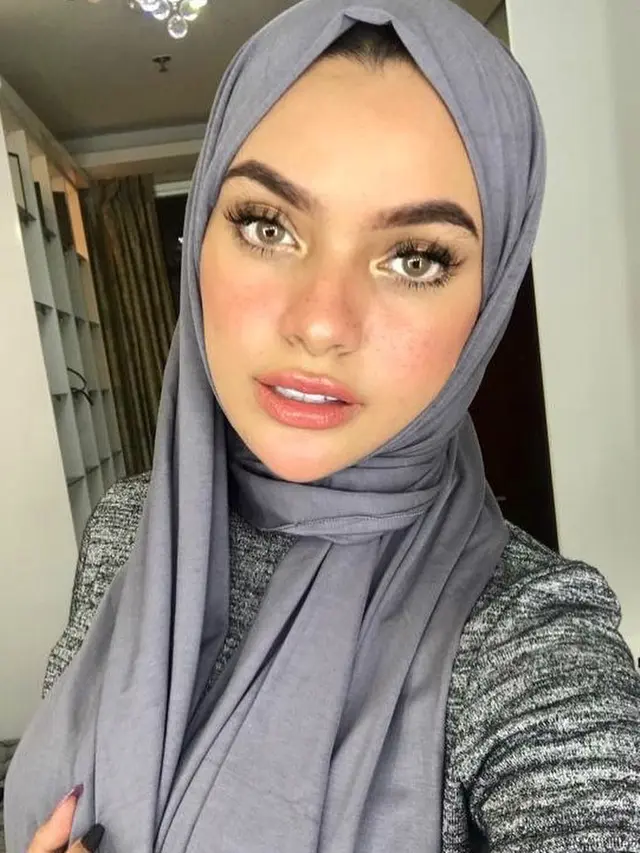6 Potret Sarah Ahmad Pakai Kerudung, Calon Istri Nurhidayat Mantan Pemain Timnas