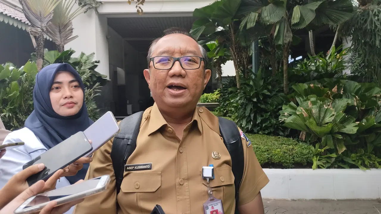 Kepala Dinas Lingkungan Hidup (DLH) DKI Jakarta Asep Kuswanto ditemui di Balai Kota DKI Jakarta, Senin (13/2/2023).