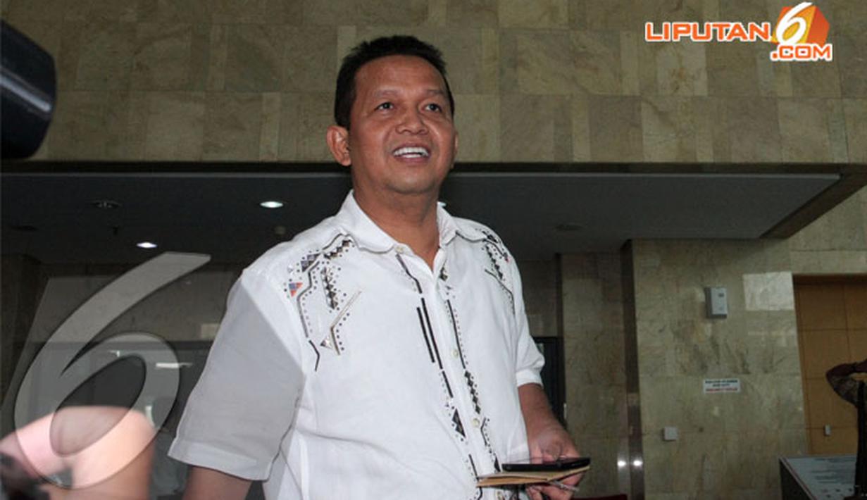 Sutrisno Bachir mengaku tak kenal Wawan. Ia menjelaskan proses jual beli itu terjadi sekitar tahun 2007. Ia menjualnya dengan harga Rp. 1,8 milyar,  Rabu (16/4/2014) (Liputan6.com/Faisal R Syam).