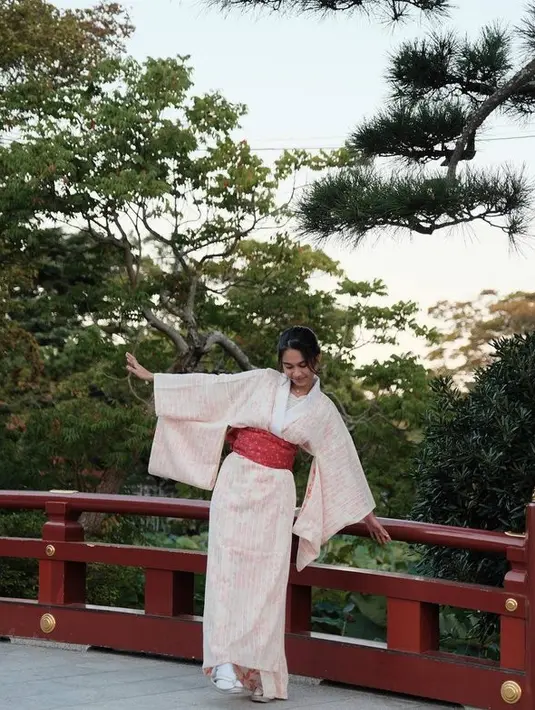 <p>Pernikahan Azizah Salsha dengan Pratama Arhan membuat publik jadi heboh. Lantaran pernikahan pasangan ini cukup mendadak. [Foto: instagram/azizahsalsha_]</p>