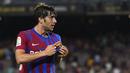 Sergi Roberto. Gelandang berusia 29 tahun ini memasuki musim ke-12 bersama Barcelona musim ini dan telah bermain dalam 6 laga musim ini dengan mencetak 2 gol dan 1 assist. Total ia telah bermain dalam 310 laga bersama Blaugrana di semua ajang dengan mencetak 37 gol dan 31 assist. (AFP/Josep Lago)