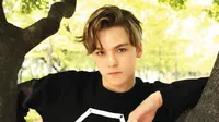 Vernon Seventeen merupakan idol campuran Amerika dan Korea. Kemampuan rappernya tak perlu diragukan lagi. Selain bakat rap-nya, ia juga punya wajah yang tampan. (Foto: soompi.com)