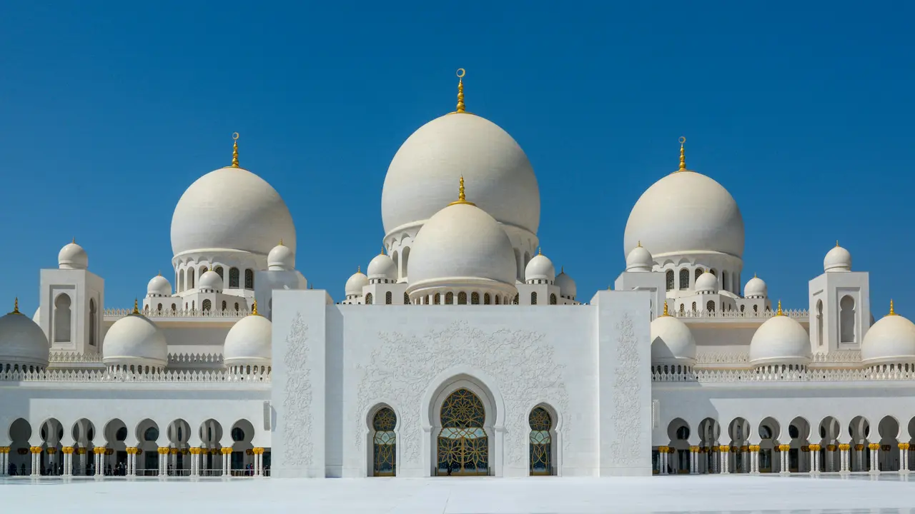 Ilustrasi Masjid/Photo by Nick Fewings on Unsplash