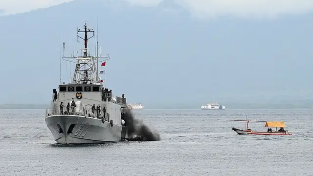 Tim SAR Gabungan lakukan operasi SAR di wilayah laut Selat Bali untuk mencari korban tenggelamnya KMP Tunu Pratama Jaya (Istimewa)