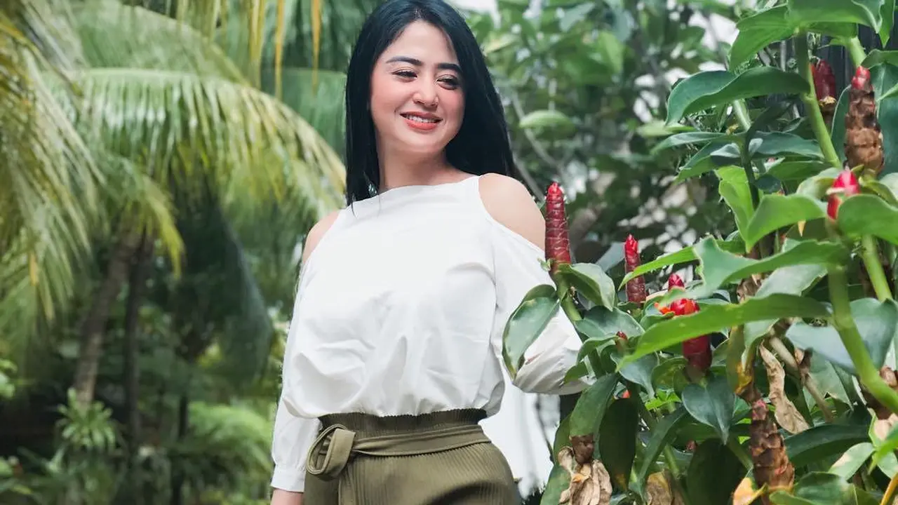 Dewi Perssik