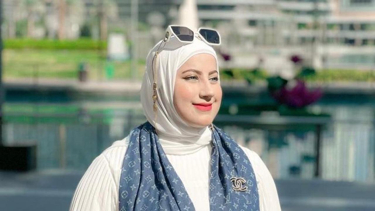 6 Potret Gaya Glamor Tasyi Athasyia Berpose dengan Latar Gedung Tertinggi di Dunia