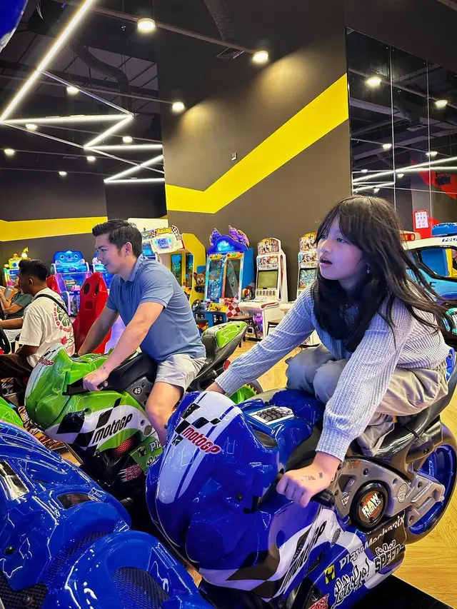 [Fimela] Nicky Tirta dan Putrinya