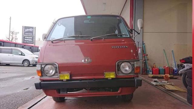 Toyota Hiace jadul ((Facebook/Sri Lankan Van Riders)