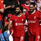 Mohamed Salah dan Darwin Nunez merayakan gol bunuh diri Matty Cash ke gawang Aston Villa dalam lanjutan Premier League 2023/2024 di Anfield, Minggu (3/9/2023) malam WIB. (AFP/Paul Ellis)