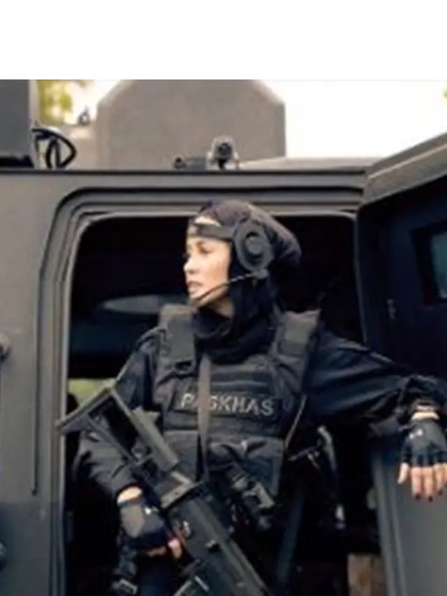 6 Potret Olla Ramlan Pakai Seragam Paskhas TNI AU, Curi Perhatian