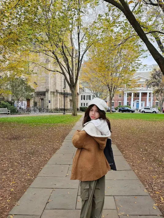 London Abigail Dimitri anak Wulan Guritno pernikahannya dengan Aldilla Dimitri Hardjanto. Tidak hanya memiliki paras cantik, tapi juga berprestasi. Yang terbaru, Abigail ikut kejuaraan tingkat dunia di Yale University, New York, Amerika Serikat. [Instagram/wulanguritno]