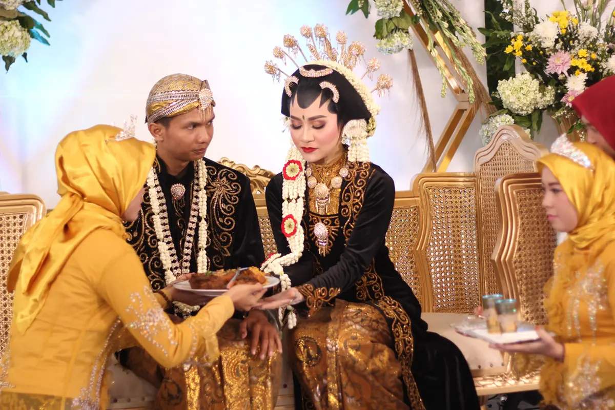 Pernikahan adat Jawa
