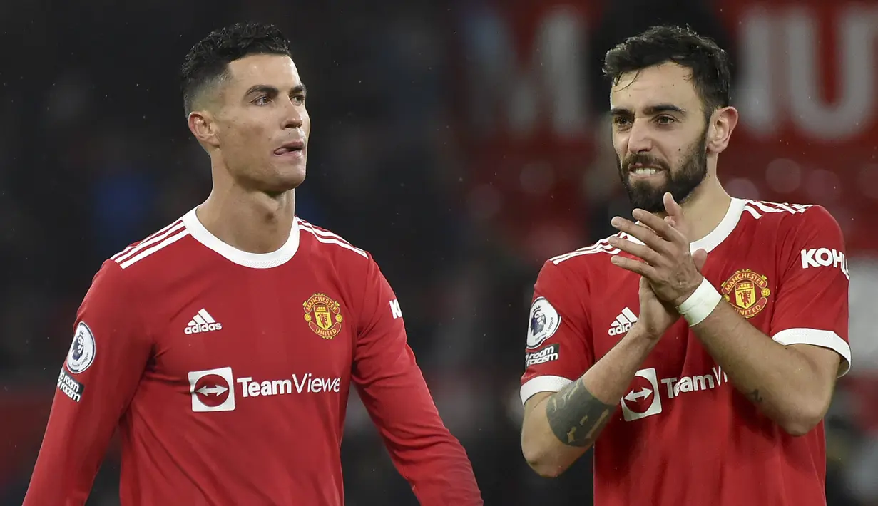 Manchester United berhasil memetik poin penuh saat menjamu Brighton pada laga lanjutan Liga Inggris di Old Trafford, Rabu (16/02/2022) dini hari WIB. Duo Portugis, Cristiano Ronaldo dan Bruno Fernandes masing-masing mencetak gol kemenangan Setan Merah. (Foto kolase: AP/Rui Viera)