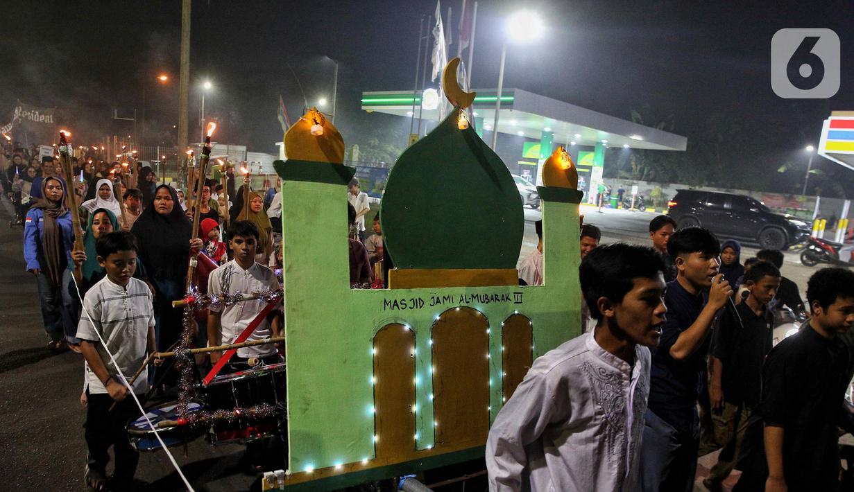Pawai obor merupakan tradisi yang kerap dilakukan untuk menyambut datangnya bulan suci Ramadan. (Liputan6.com/Angga Yuniar)