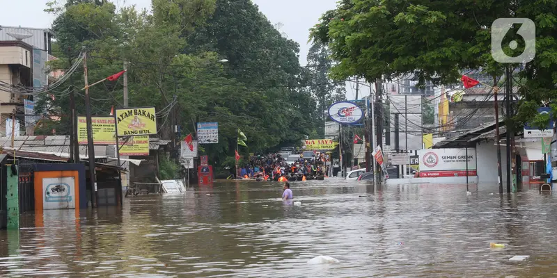 Banjir Rendam Ciledug Indah, Jalan Tangerang ke Jakarta Terputus