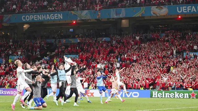 Foto Piala Eropa: Timnas Denmark Meledak-Ledak Usai Dipastikan Lolos ke Babak 16 Besar Euro 2020