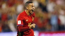 Striker Spanyol, Rodrigo, melakukan selebrasi usai mencetak gol ke gawang Albania pada laga Kualifikasi Piala Dunia 2018 di Stadion Rico Perez, Jumat (6/10/2017). Spanyol menang 3-0 atas Albania. (AP/Alberto Saiz)