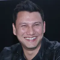 Aktor yang telah puluhan tahun terjun ke dunia akting mencoba genre baru. Christian Sugiono terlibat dalam film bergenre horor. Ia membintangi film Sabrina bersama Luna Maya. (Nurwahyunan/Bintang.com)