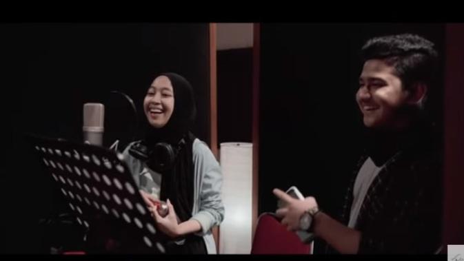 Momen kebersamaan Adiba Khanza dan Syakir Daulay. (Sumber: YouTube/Falcon Music Indonesia)