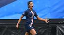 Nadia Nadim (dua kiri) merupakan salah satu pesepak bola wanita top Eropa yang saat ini bermain untuk klub asal Amerika Serikat,  Racing Louisville FC. Sebelumnya, wanita kelahiran Afghanistan tersebut sempat memperkuat Paris Saint-Germain. (Foto: AFP/Fred Tanneau)