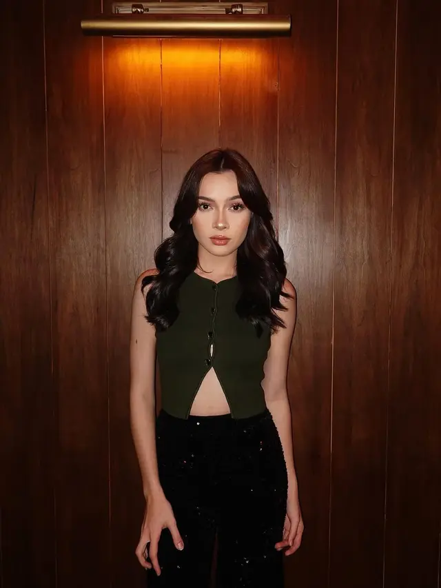 6 Potret Cantik Dosma Hazenbosch, Artis yang Dikabarkan Dekat dengan Rizky Nazar (credit: instagram/doshzn).