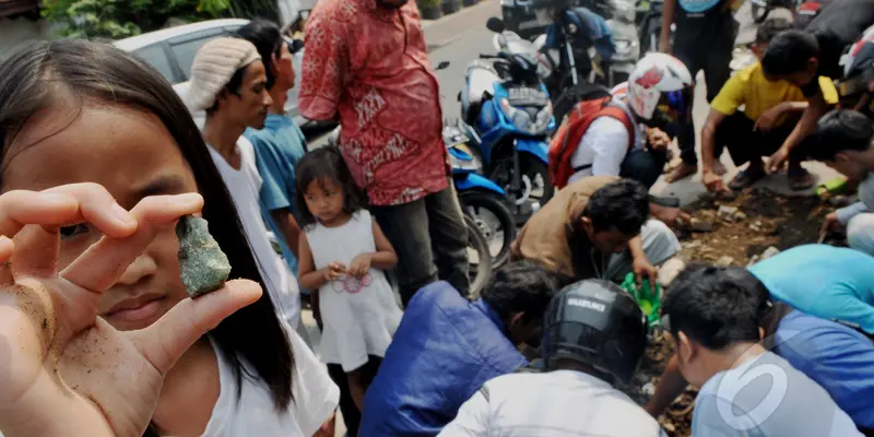 Penemuan Batu Giok di Trotoar Tomang