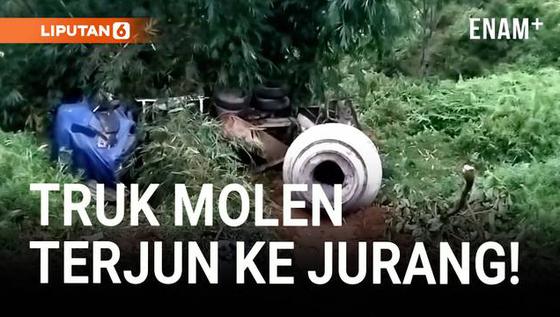 Truk Molen Terjun ke Jurang Sedalam 50 Meter