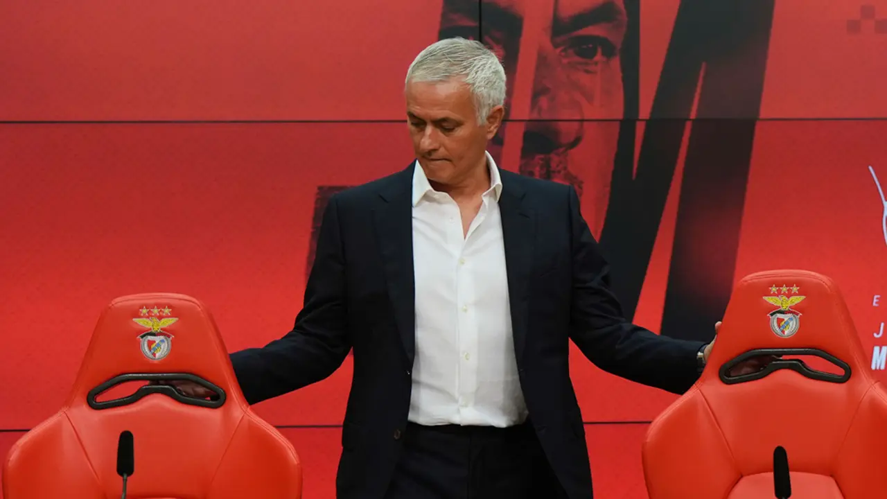 Foto: Rui Costa Sambut Hangat Kembalinya Jose Mourinho Melatih Benfica